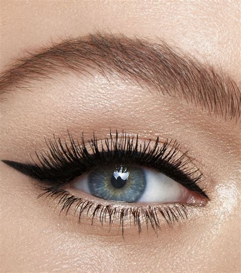 Get inspired by the stunning half magic eye liner looks on social media